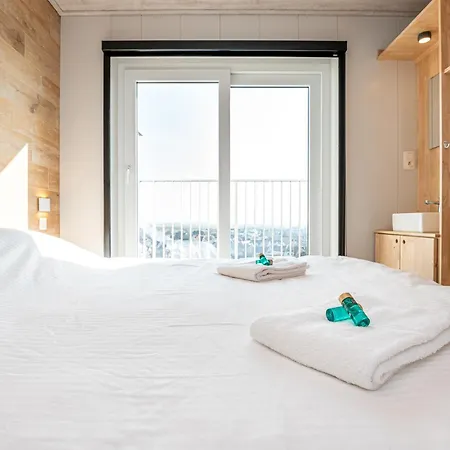 With Suberb Sea Views * デ ハーン