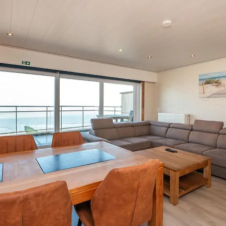 Apartment With Suberb Sea Views *
